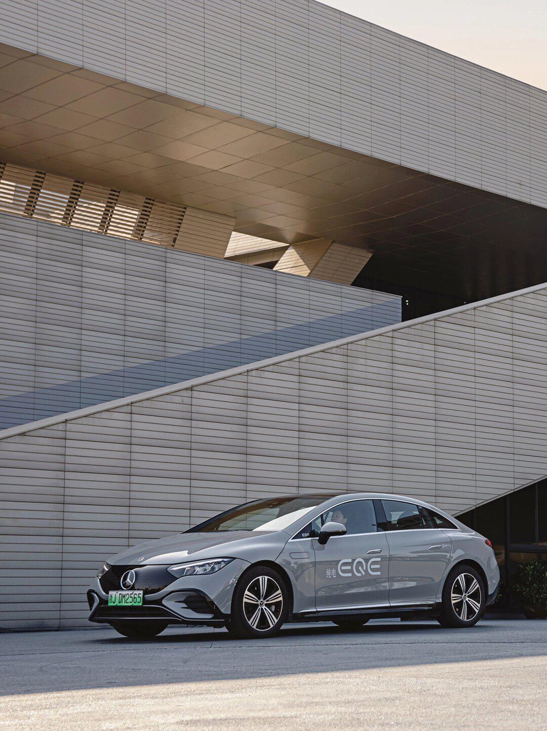 城市中的优雅电驰 奔驰纯电eqe