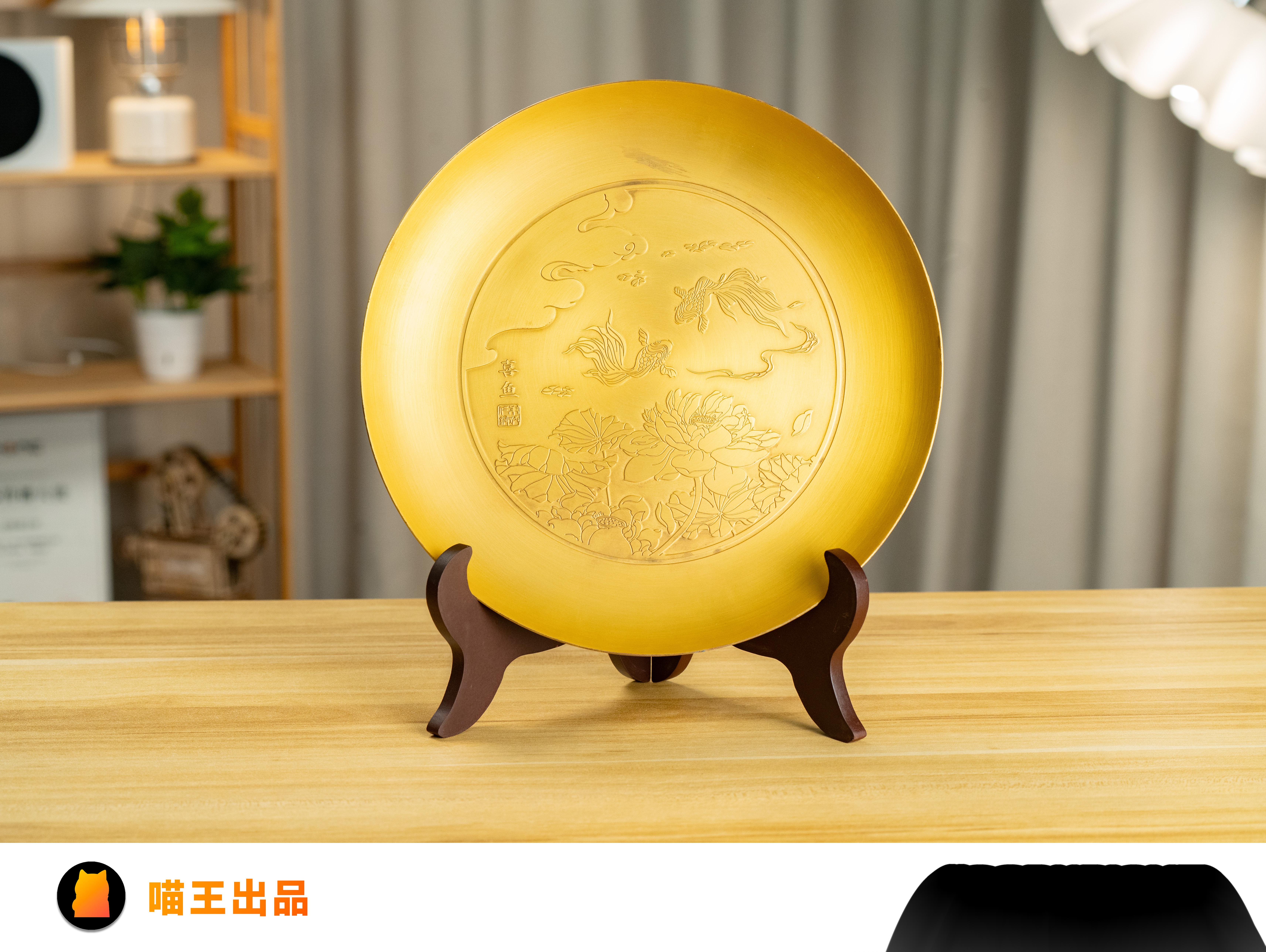 "沉甸甸"的,是非遗的朱炳仁铜盘,好精致,比亚