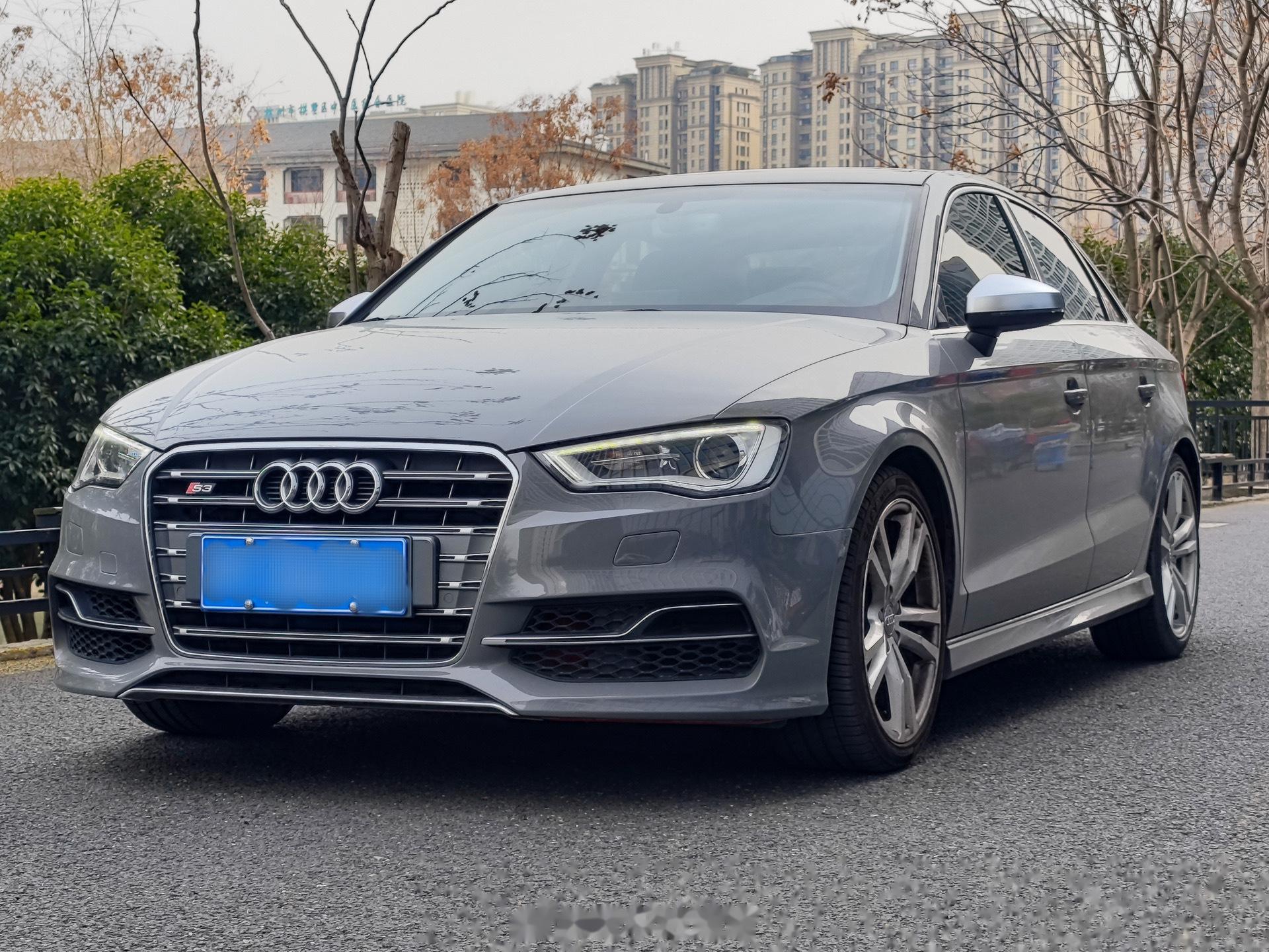 这是一台杭州站同事的自用车,奥迪家族的小钢炮s3 2016年首次上牌
