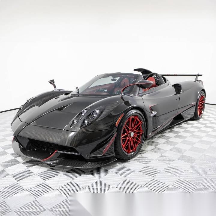 2017帕加尼 huayra roadster,这台车单单装选装和升级就超过58