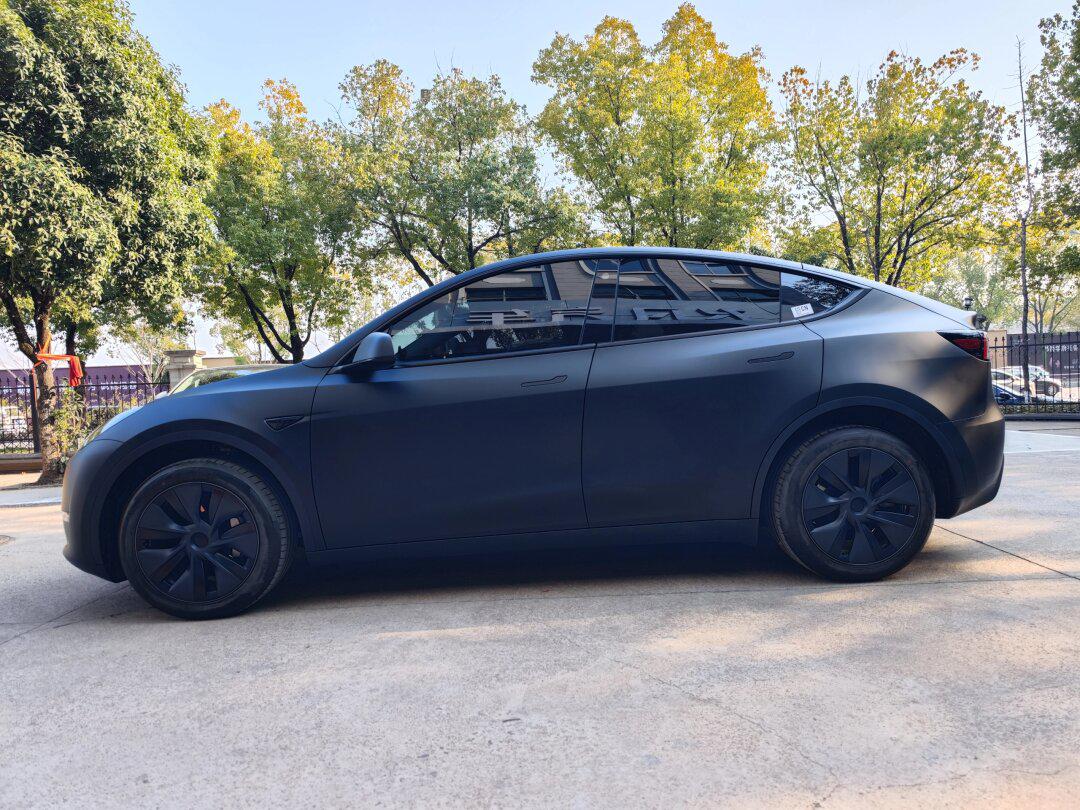 特斯拉 model y 亚光黑改色膜,质感爆棚