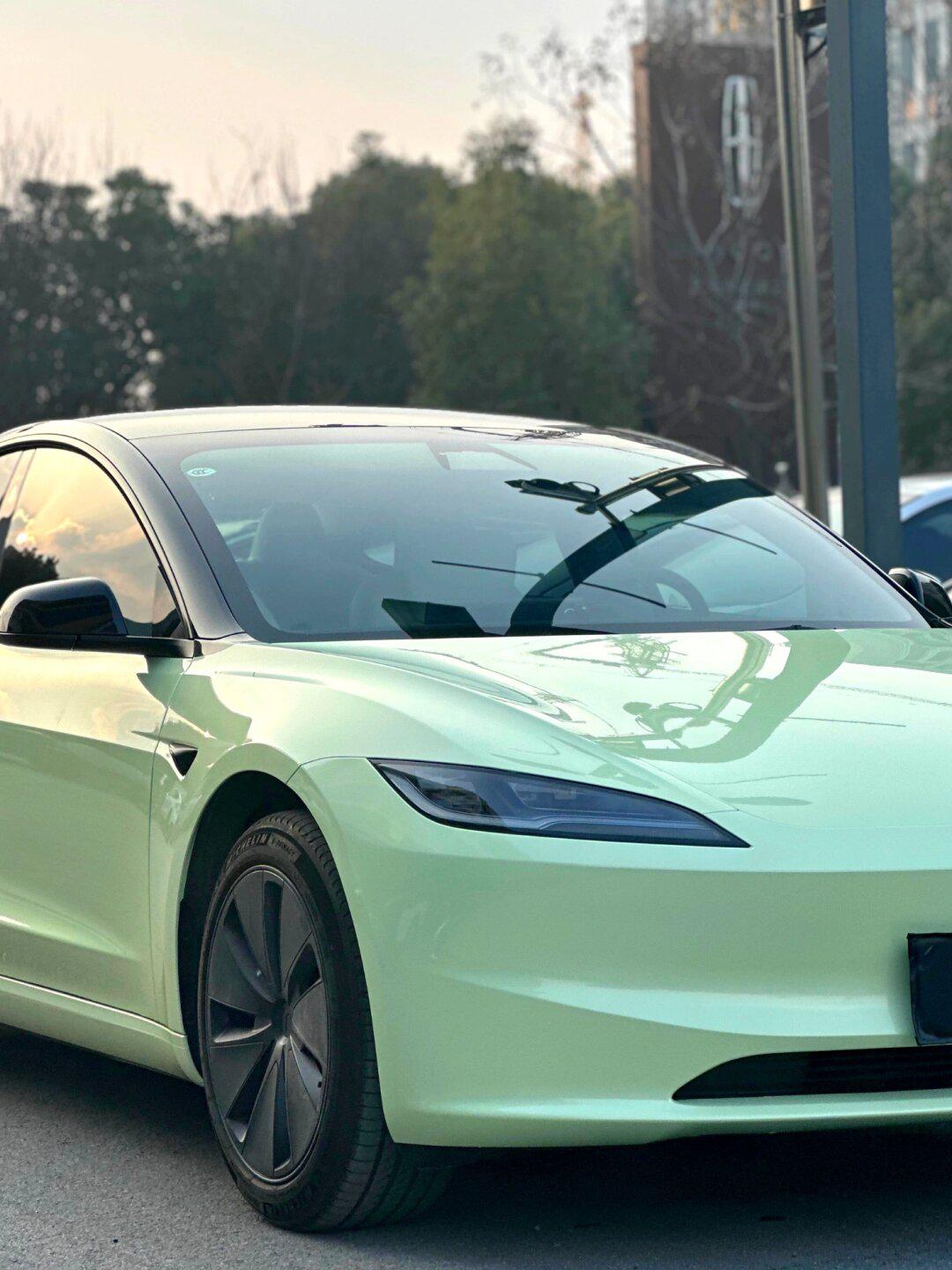 挑战100台焕新版model 3改色(13)牛油果绿