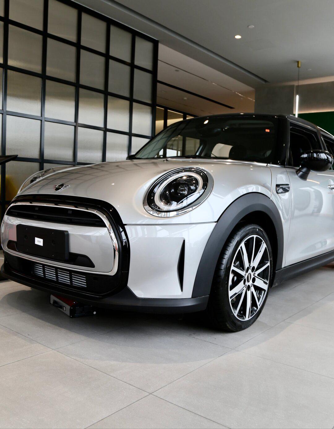 97五门版mini cooper艺术家流光银,爱不