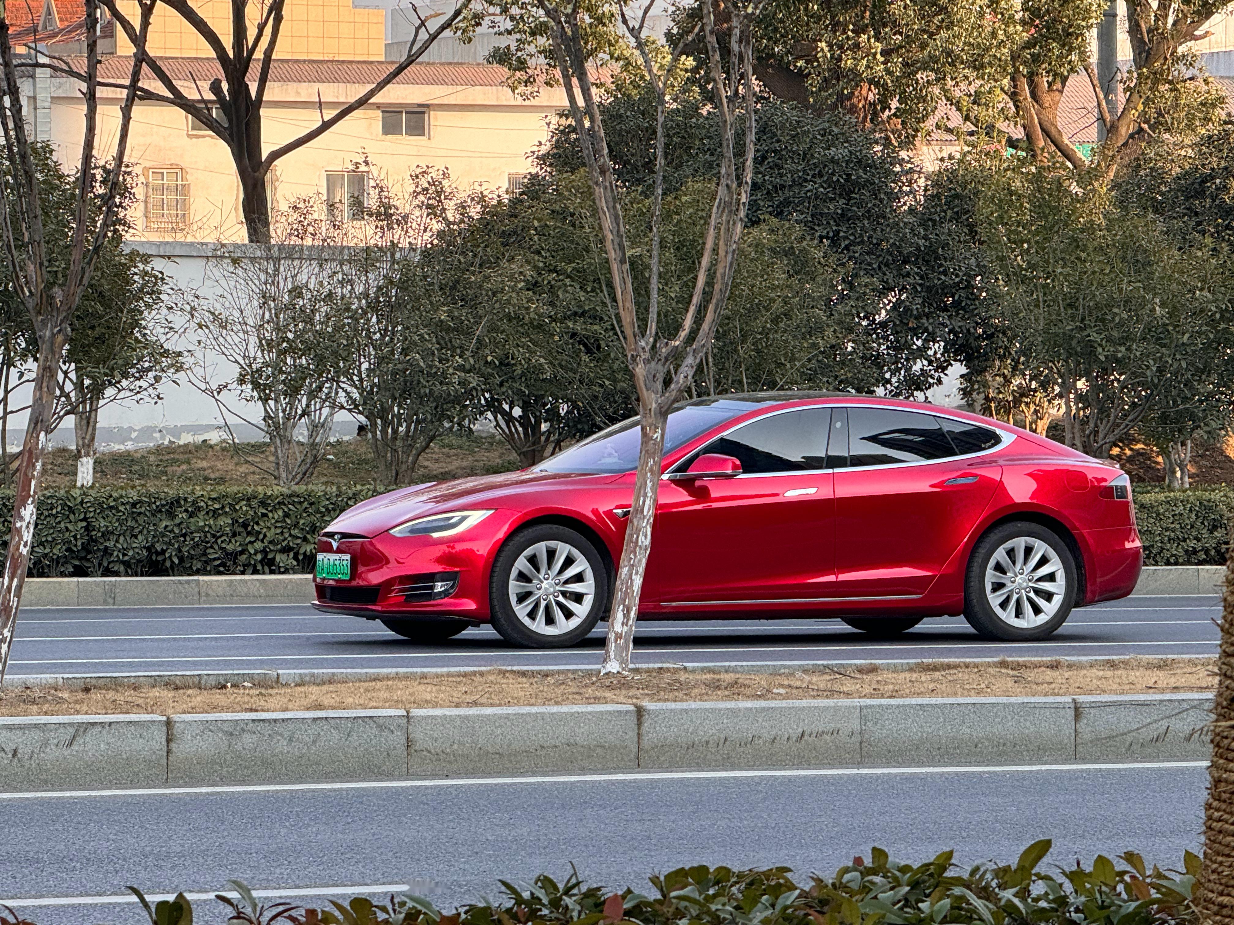 路遇特斯拉models真有点大号model3的感觉
