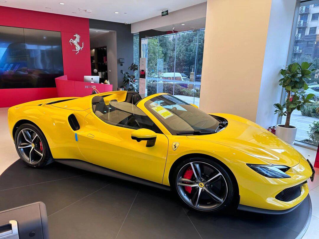 全新法拉利296敞篷,赛椅碳纤维大优惠39万