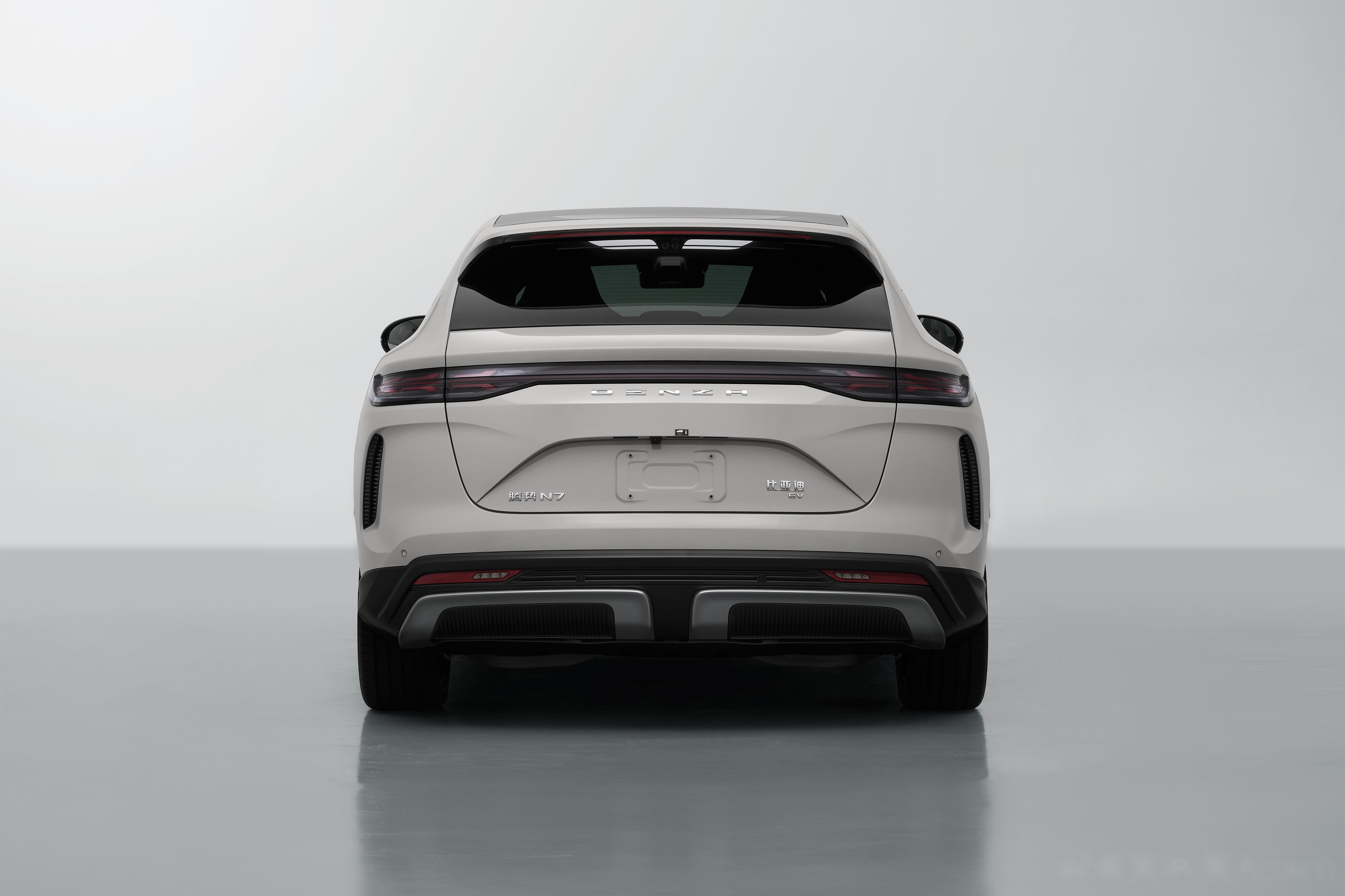 真把用户呼声给采纳了,新款n7外观简洁大气,豪华感拉满,看起_腾势n7