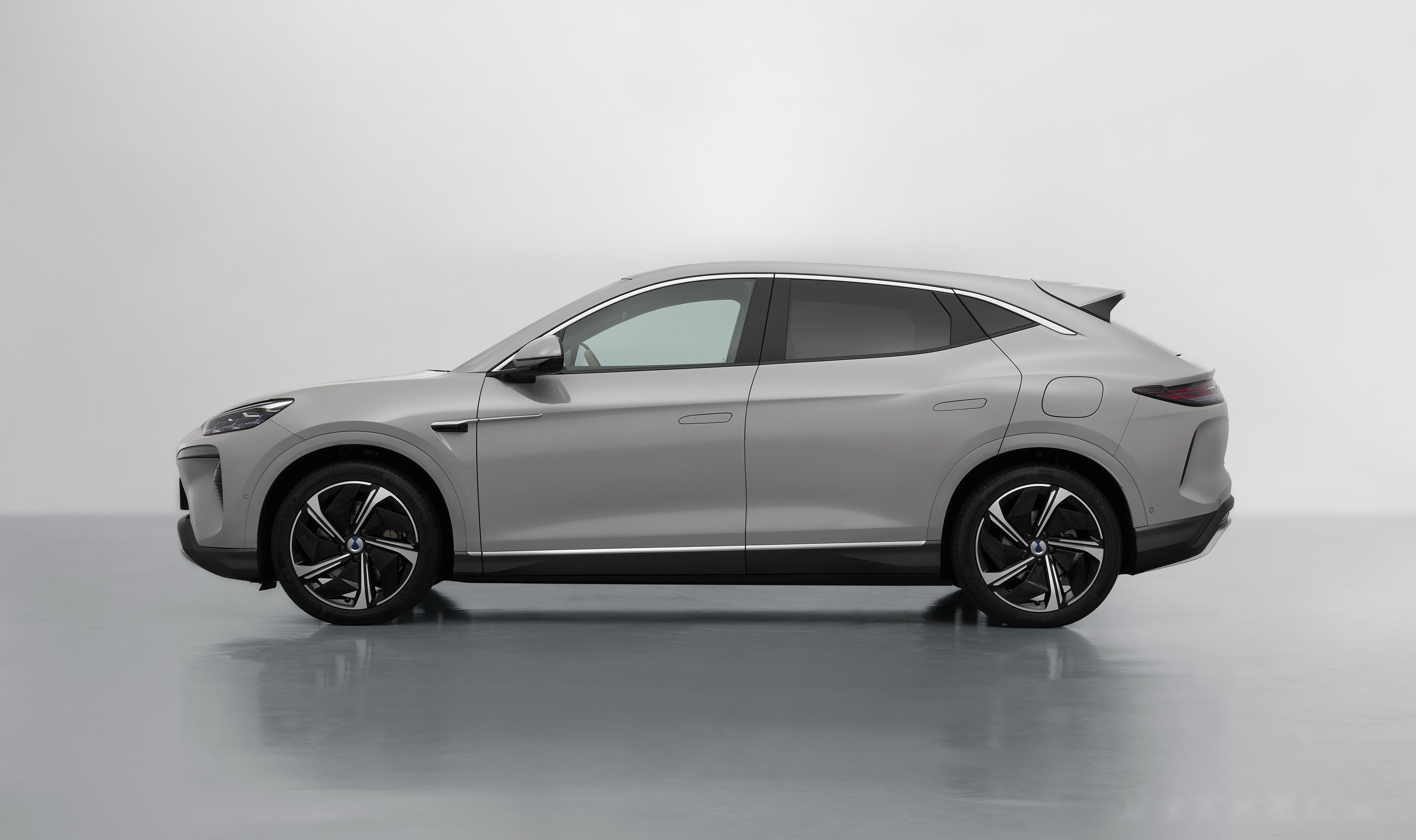 真把用户呼声给采纳了,新款n7外观简洁大气,豪华感拉满,看起_腾势n7