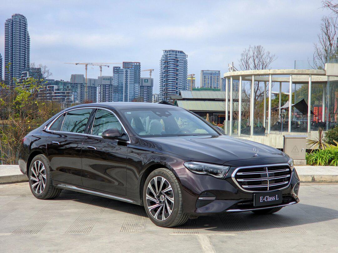 体验全新奔驰e级长轴距:优雅的60万