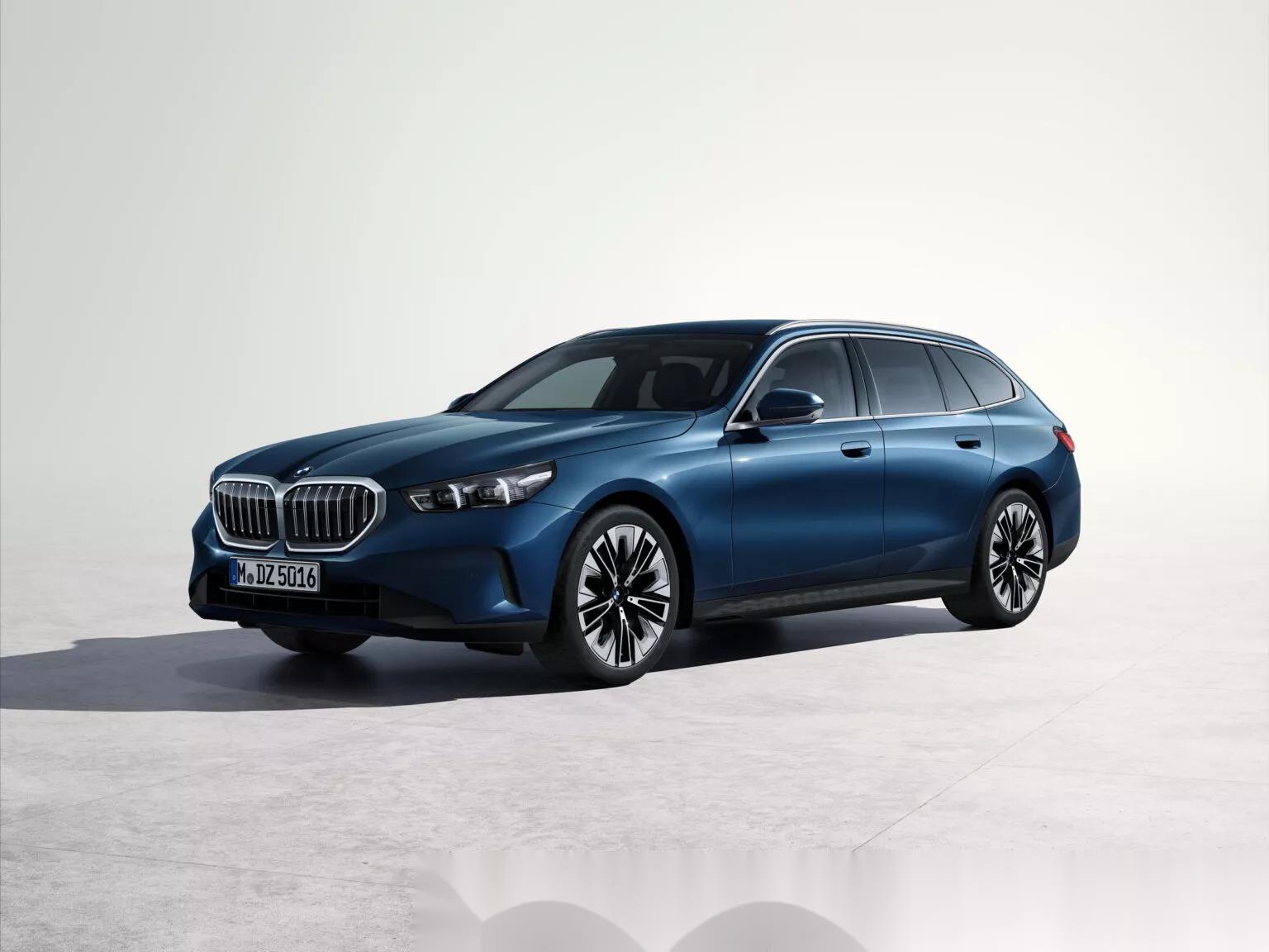 全新一代宝马5系旅行发布,首次推出i5纯电旅行;尺寸比上一代车型更大