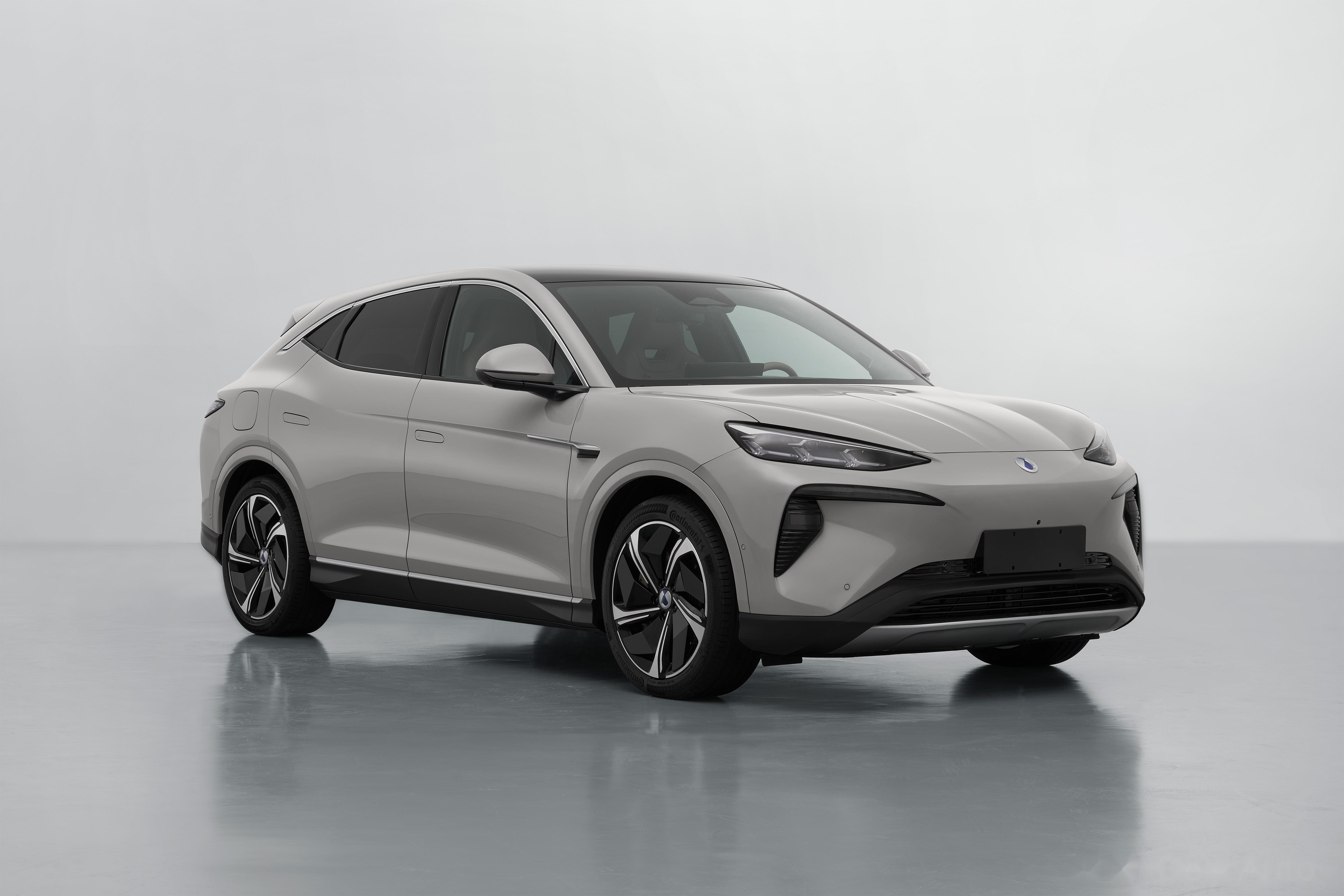 新款腾势n7外观更大气了,在猎跑的车型中腾势n7的造型可谓独树一帜