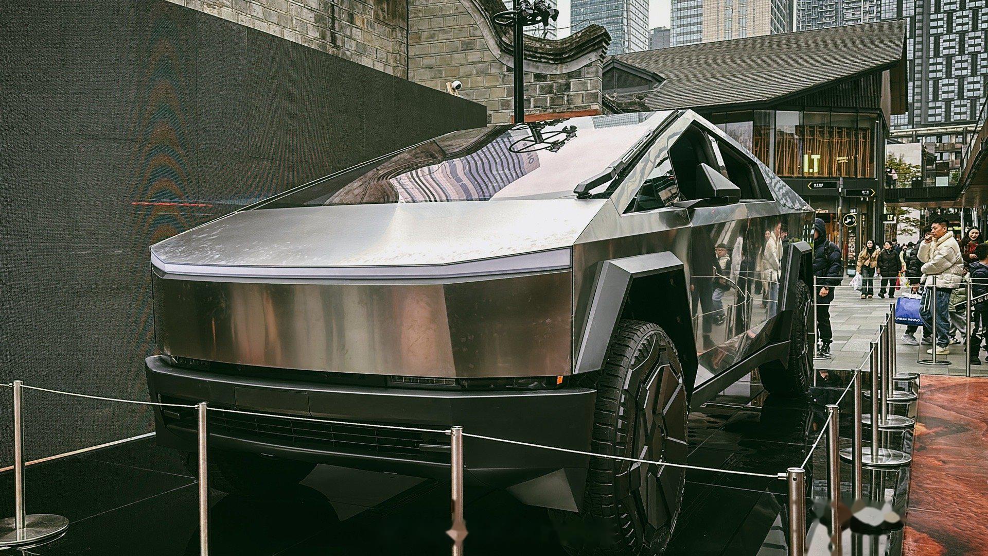 特斯拉赛博越野旅行车,实车真的真的太酷了,感受到了前所未有的外观