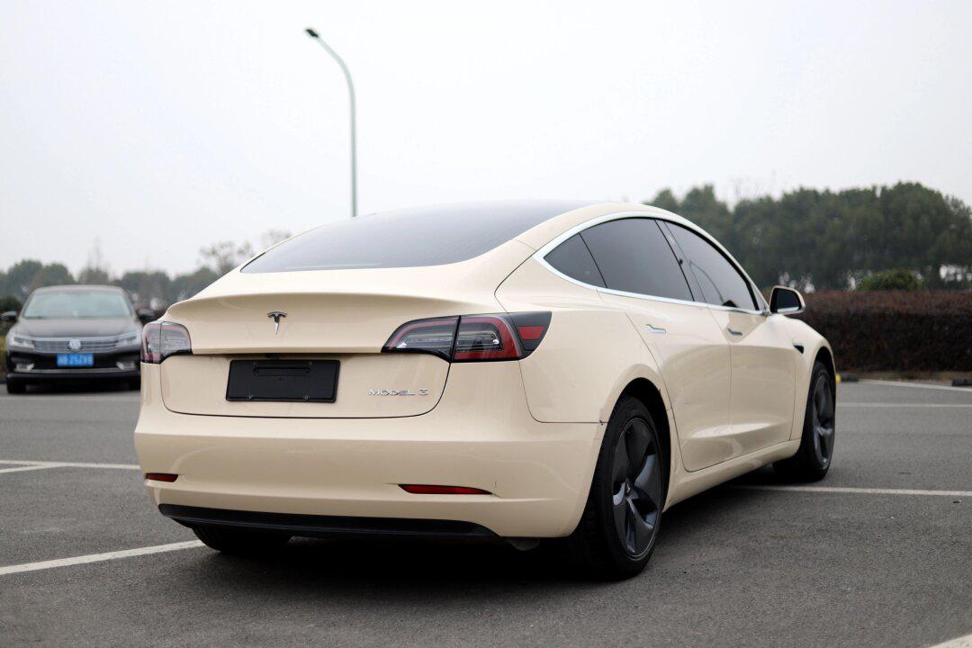 20年特斯拉model 3994.88开走