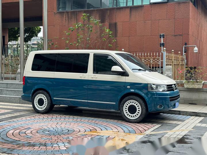 大众迈特威multivan t5真是越看越经典,双拼色也太好看了.