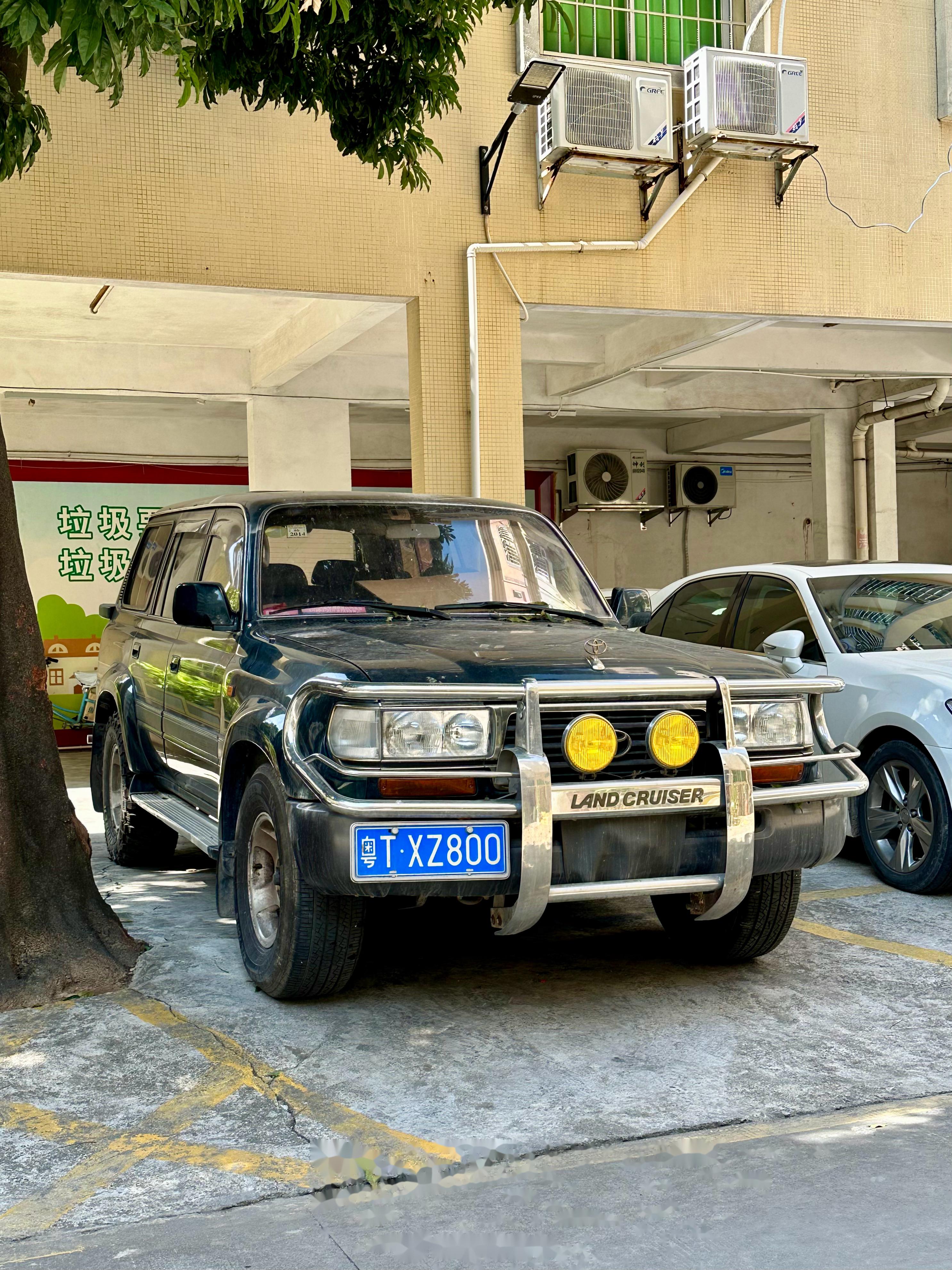 1998年丰田陆地巡洋舰lc80.