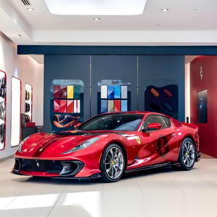 2023 ferrari 812 competition 玫瑰岩浆色 97.