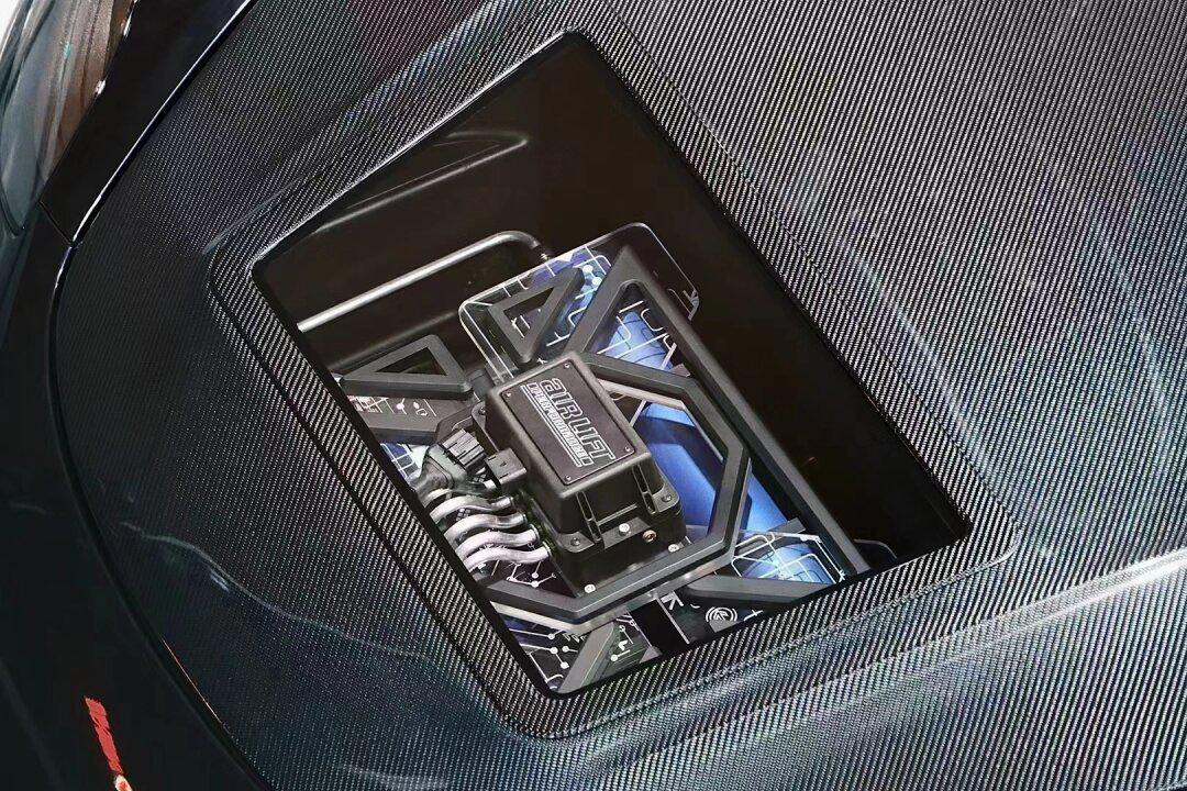 好看又好玩的特斯拉改装碳纤维透明机盖