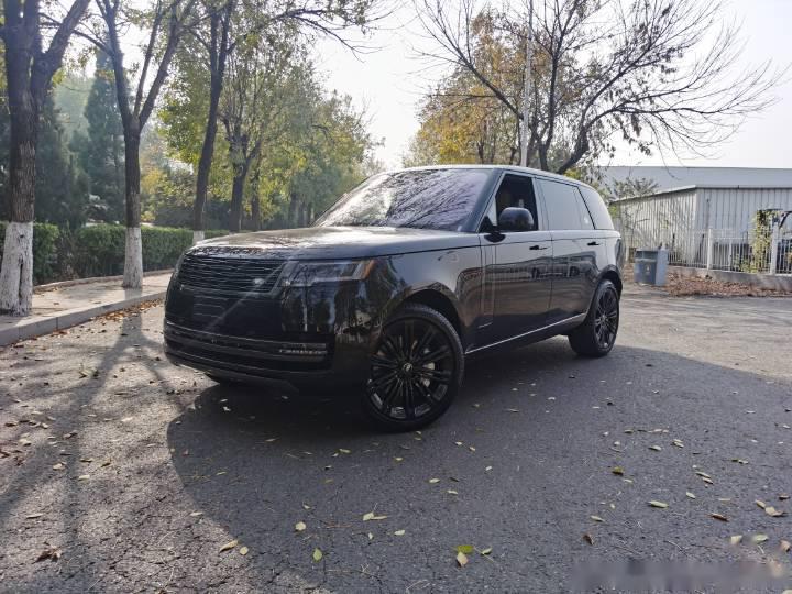 龙腾虎跃 揽胜行政 长轴 黑/棕 已选配: 黑曜外观,23英寸轮毂,拖钩 前