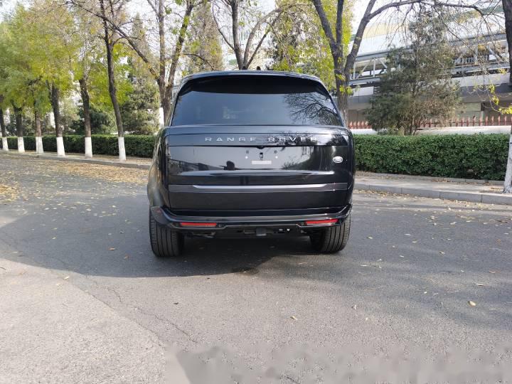 龙腾虎跃 揽胜行政 长轴 黑/棕 已选配: 黑曜外观,23英寸轮毂,拖钩 前