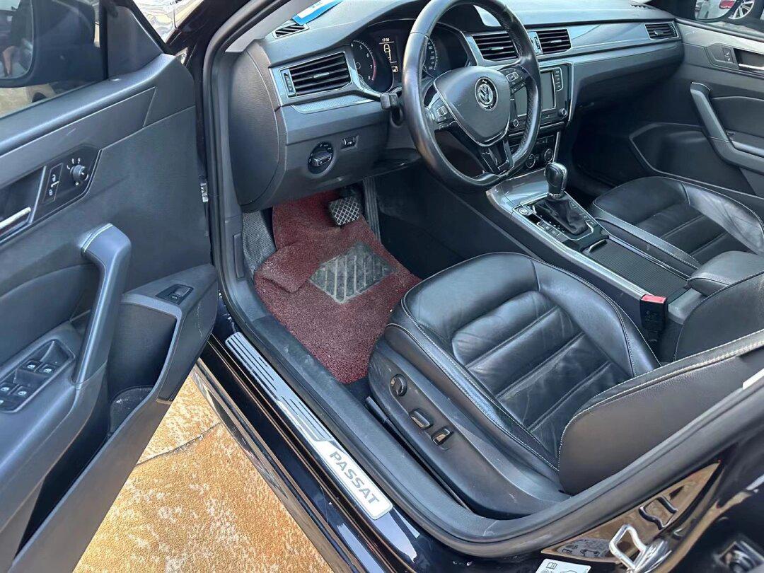 2019年帕萨特 330尊荣版,双电动真皮座椅带加热,一键启动,定速,后排