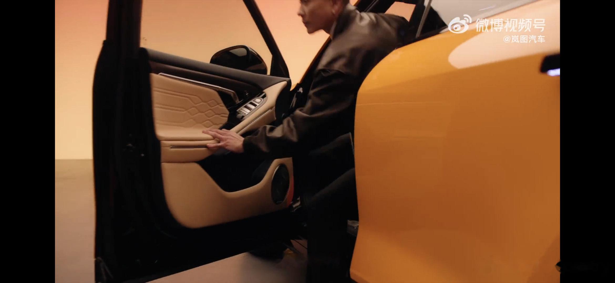 新岚图free公路旅行家——00黄宗泽97 黄宗泽是一位极具魅力的