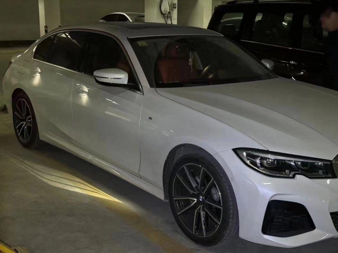 最新到店,21年上牌宝马325li 本地一手车 原漆 最美配色白红,仅仅行驶