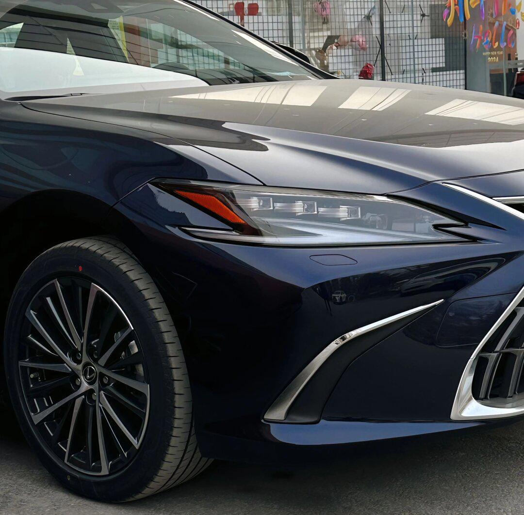 突然发现雷克萨斯es300h宝石蓝色好好看