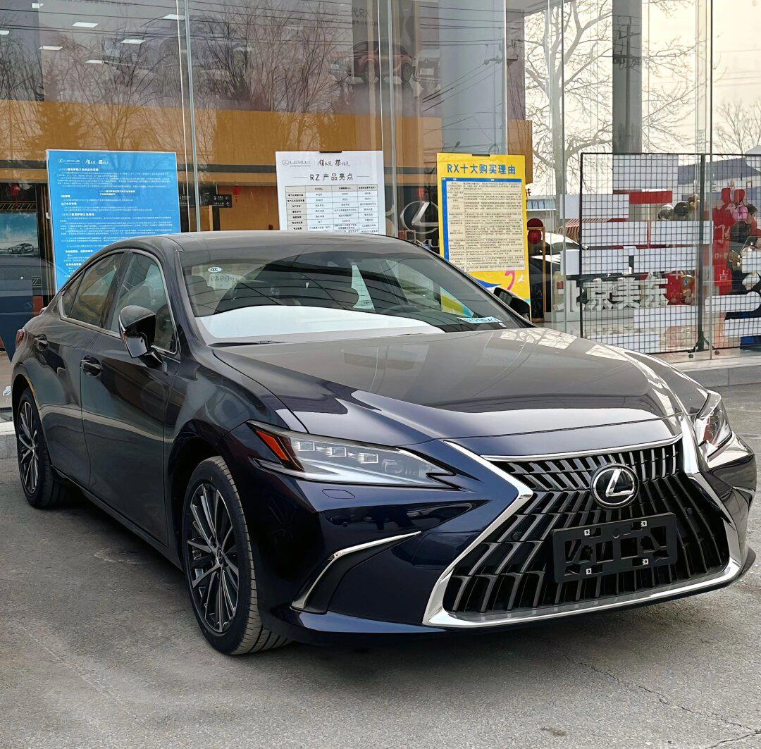 突然发现雷克萨斯es300h宝石蓝色好好看