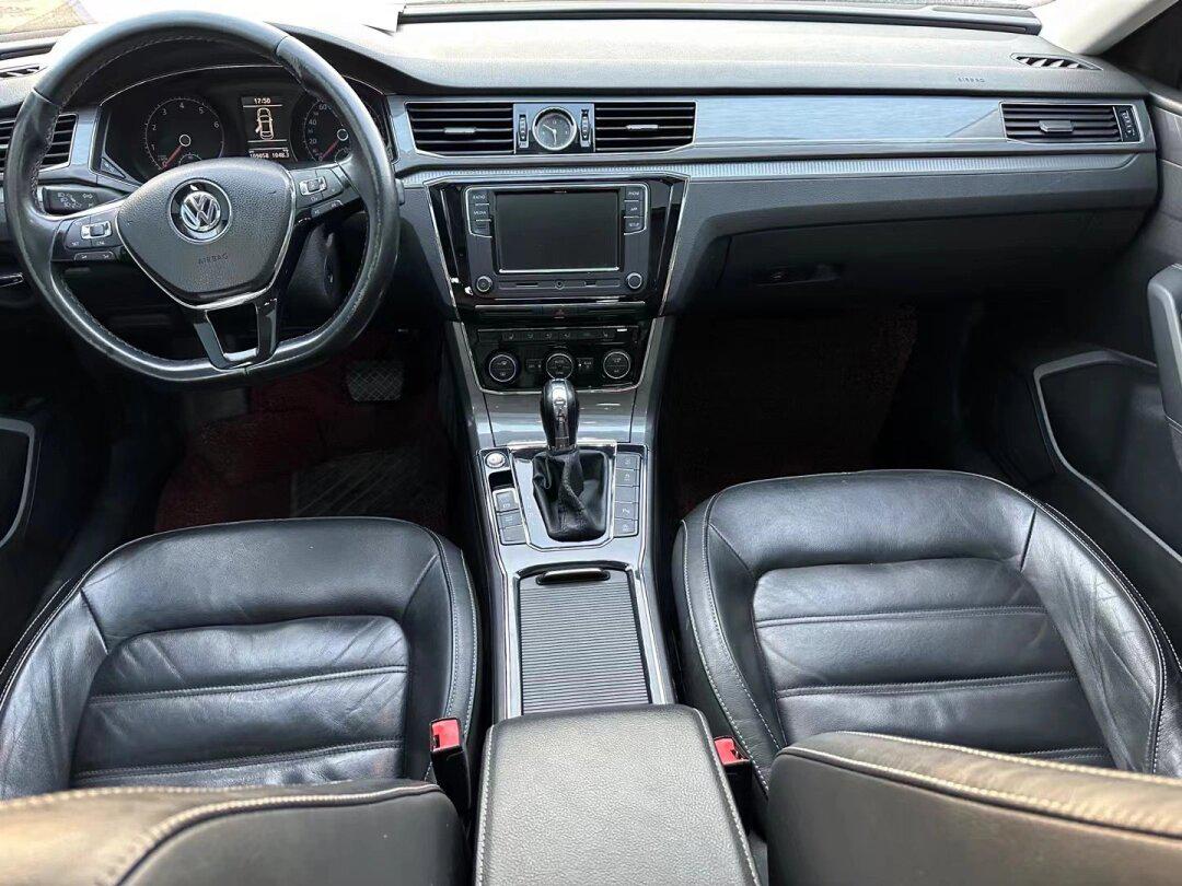 2019年帕萨特 330尊荣版,双电动真皮座椅带加热,一键启动,定速,后排