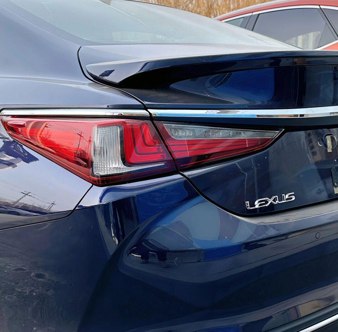 突然发现雷克萨斯es300h宝石蓝色好好看
