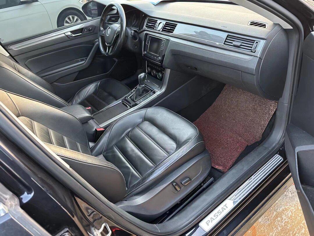 2019年帕萨特 330尊荣版,双电动真皮座椅带加热,一键启动,定速,后排