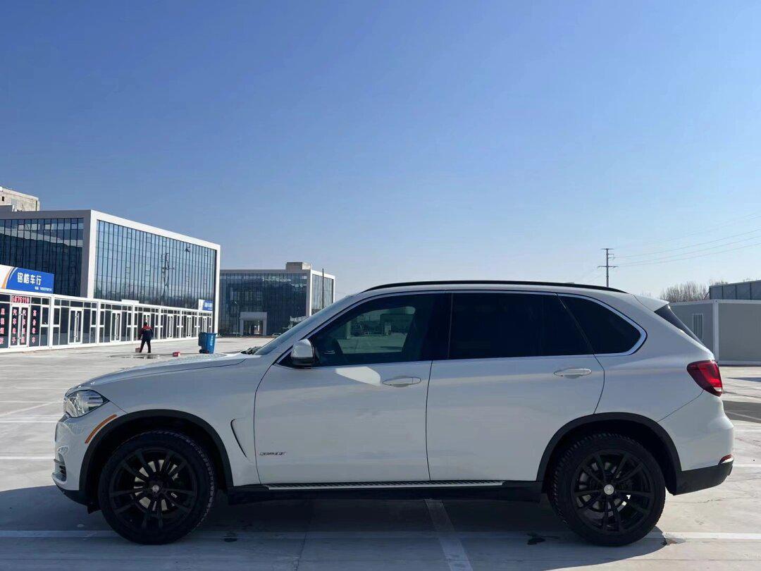 98万,新到15年上牌3.0t四驱高配宝马x5,经典白外棕内,车主>1080_810