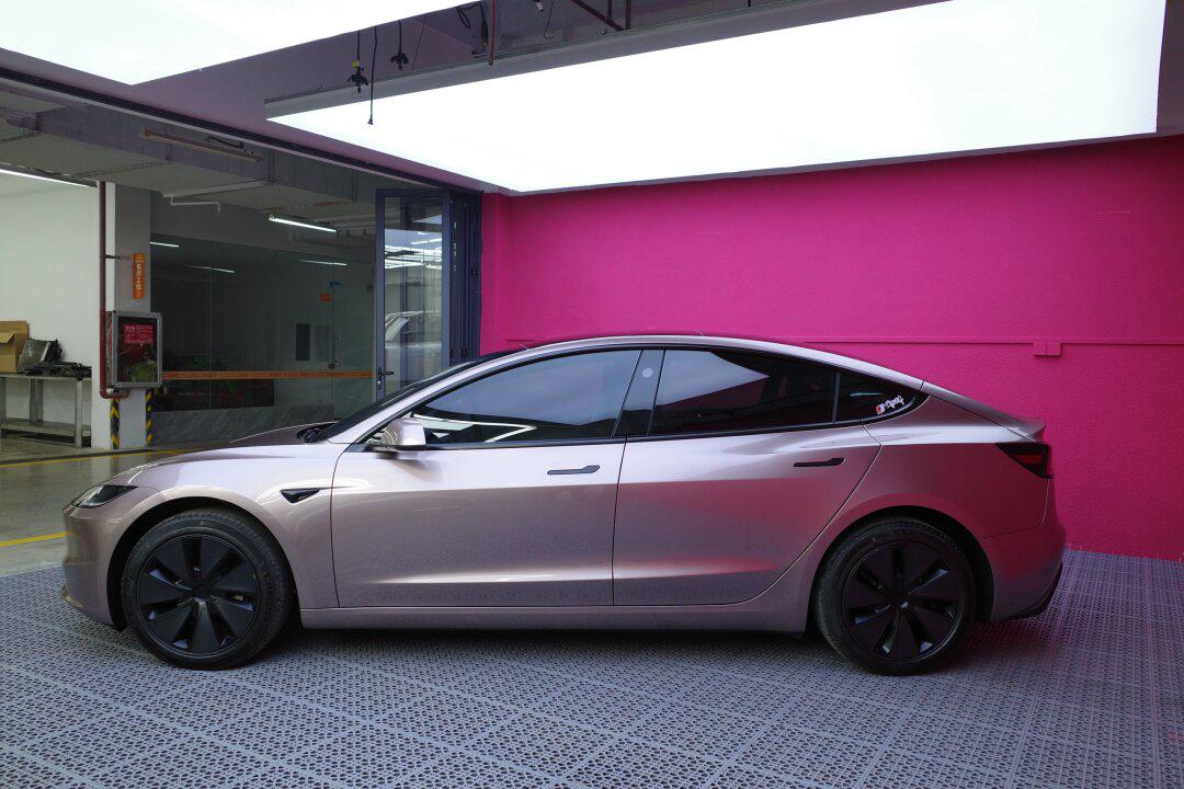 贵阳贴膜|特斯拉新款model 3改色冰莓粉