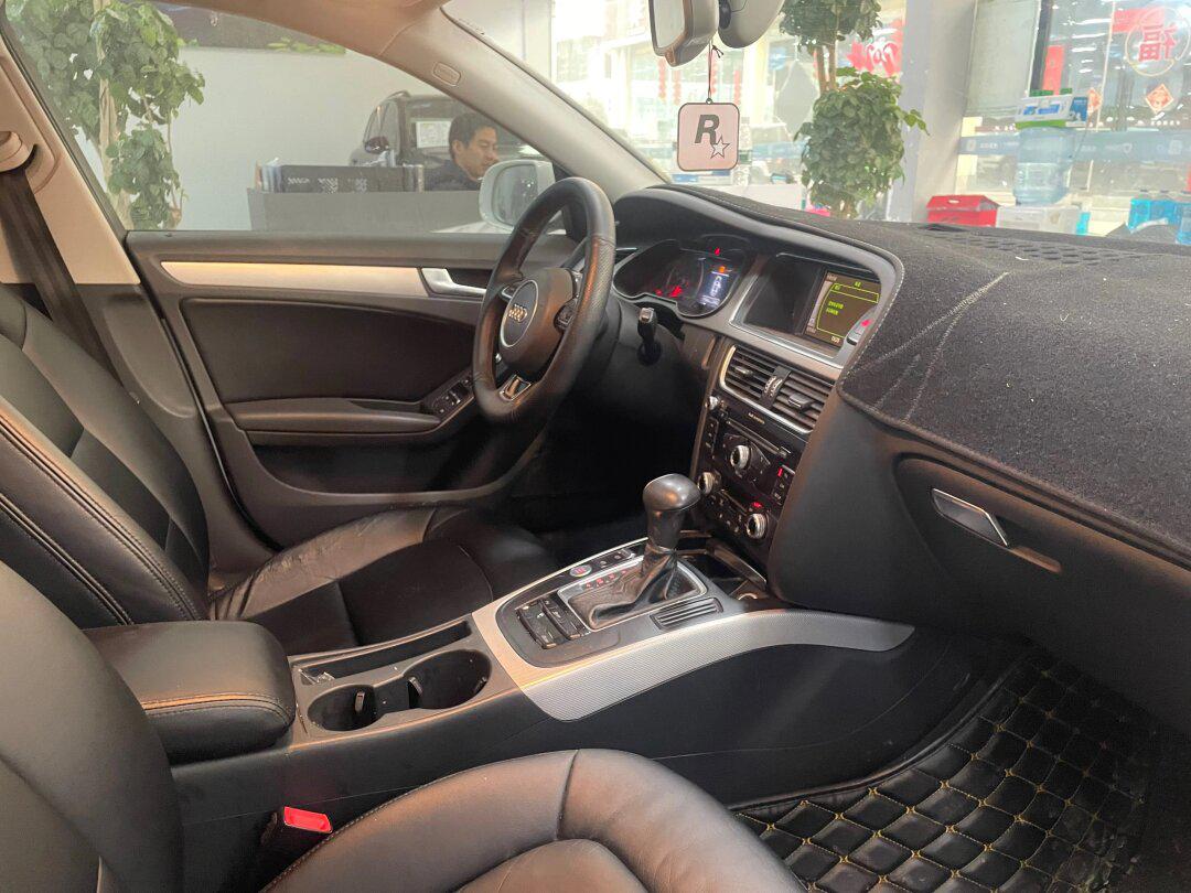 最新拿下 奥迪a4l 2016款 35 tfsi 典藏版 自动标准型 16年6月