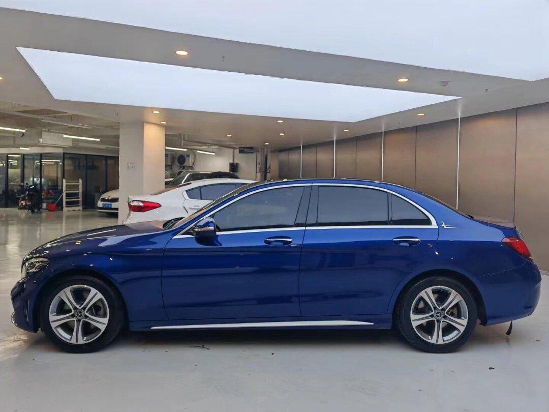 【奔驰c260l】 最新到货,19年奔驰c260l运动版,美女一手车,新款满天星