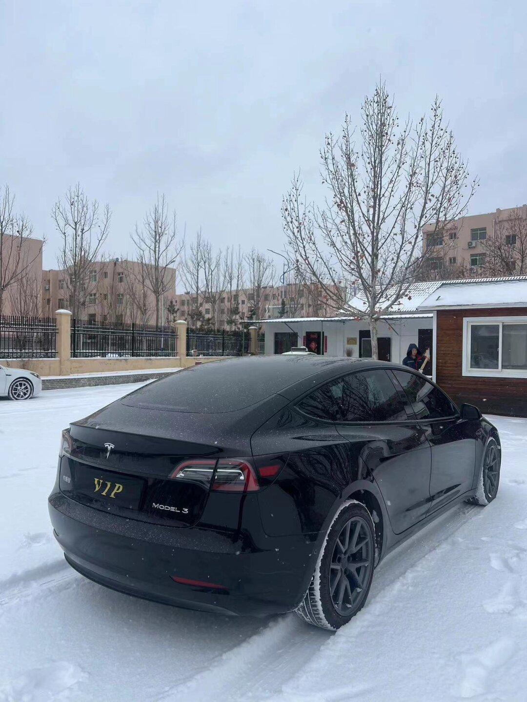 一口价13.5万开特斯拉毛豆3