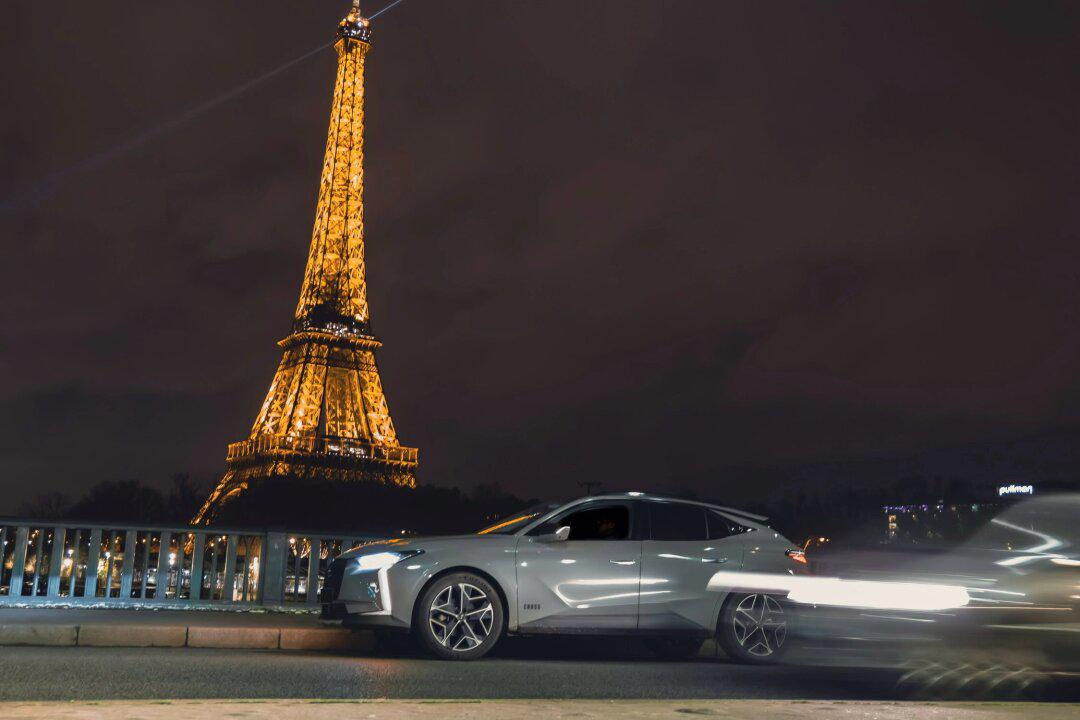 9193在法国巴黎夜晚拍车是一种什么体验?