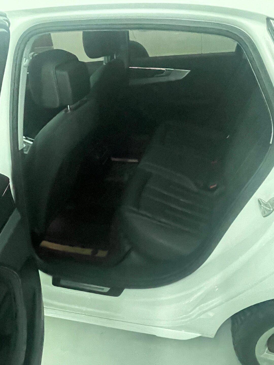 21款 奥迪 a4l 时尚 21年5月份,一键启动,全景天窗,手自一体,换挡拨片