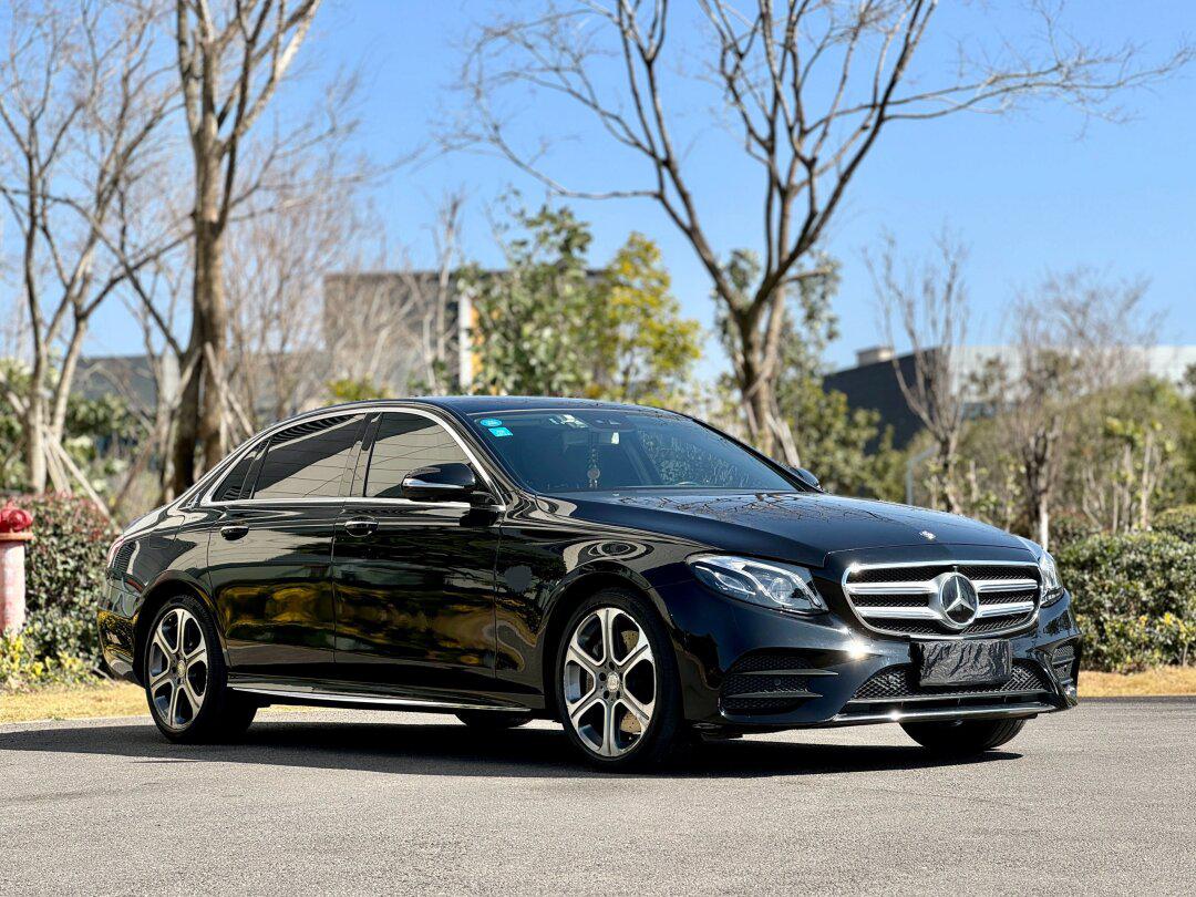这儿有一辆17年奔驰e320l