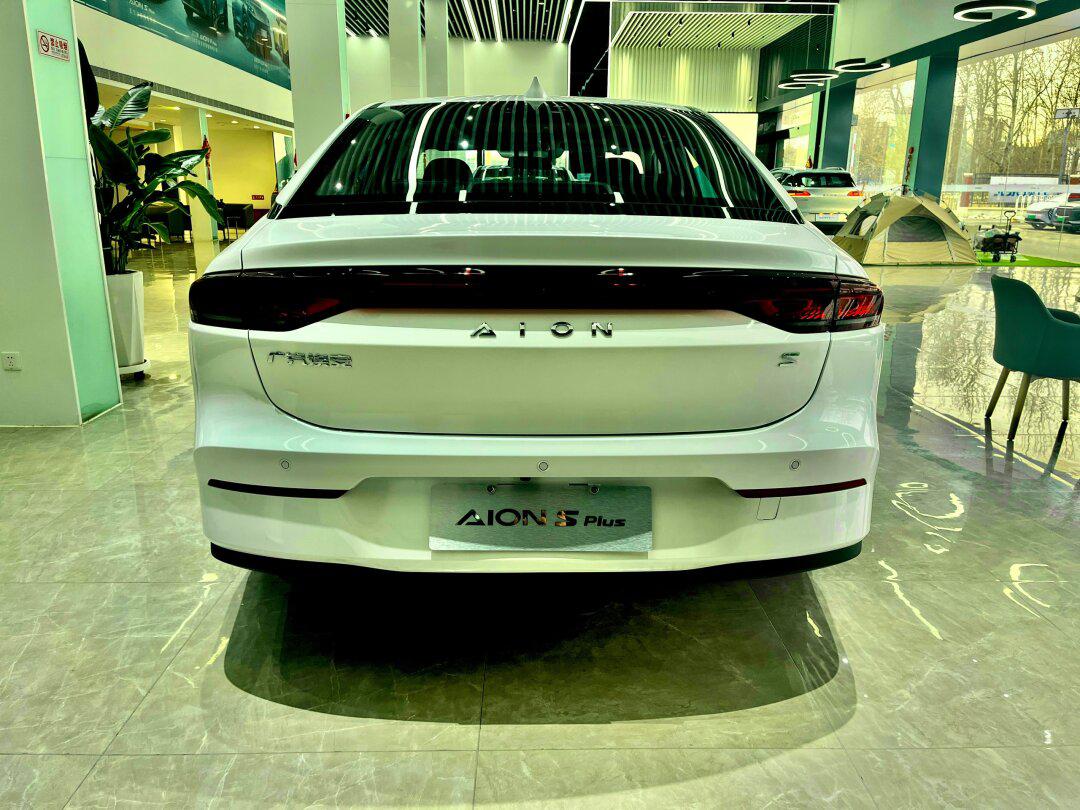 96埃安s04乘坐驾驶舒适空间大续航460km_aion s社区_易车社区