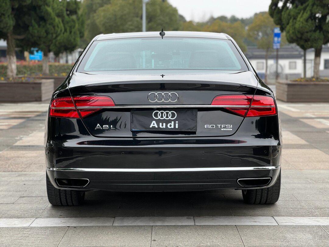 15年上牌,奥迪a8l 60tfsi quattro豪华版,指导价184.