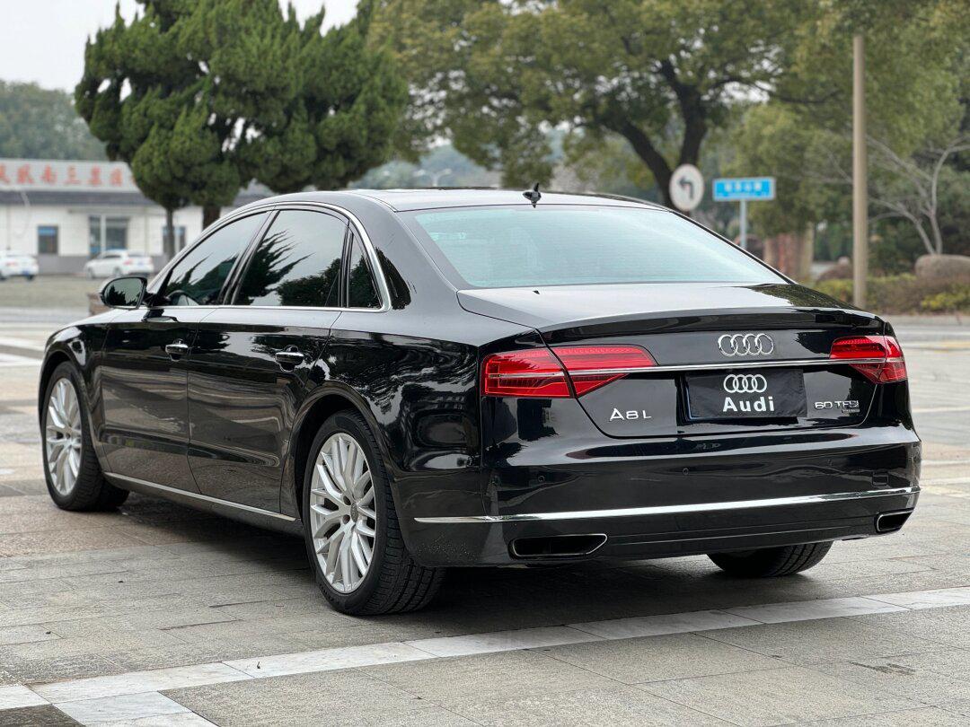 15年上牌,奥迪a8l 60tfsi quattro豪华版,指导价184.