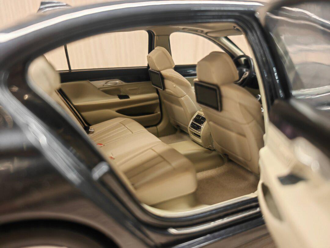 模型里的百万级d级轿车后排_辉腾社区_易车社区