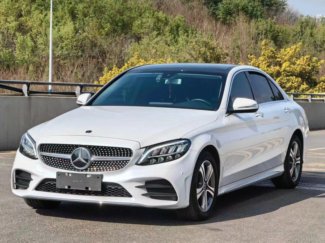 奔驰c级 改款 c 260 l 运动版,20年10月上牌,6.4万公里,1.