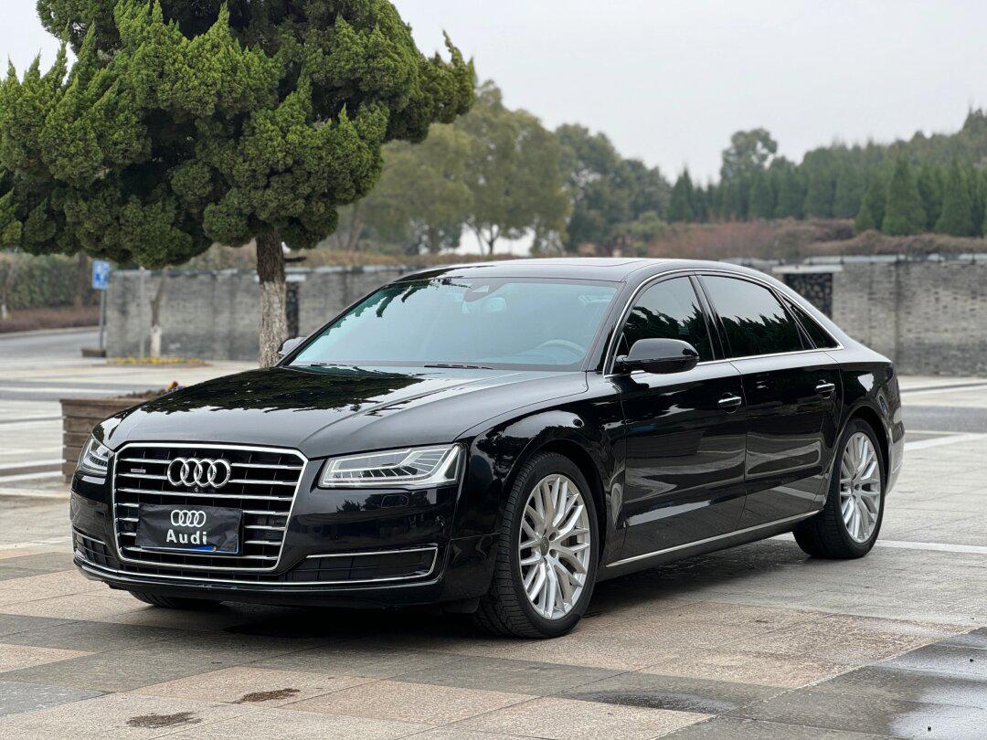 15年上牌,奥迪a8l 60tfsi quattro豪华版,指导价184.