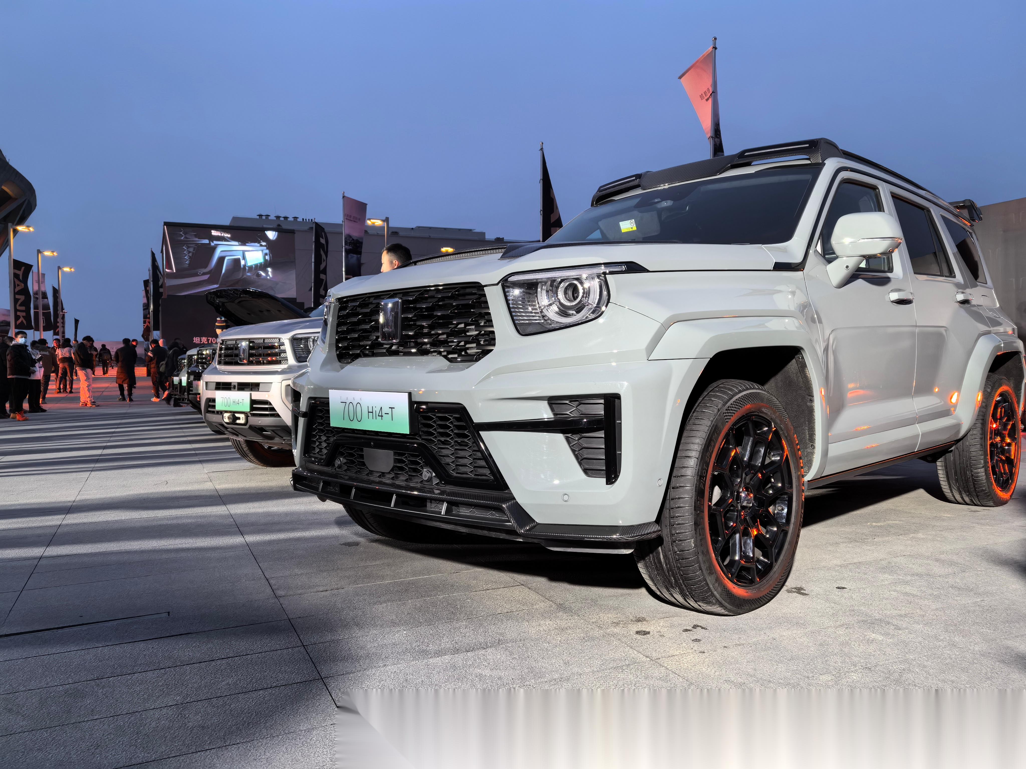 坦克700 hi4-t上市发布,现场人超多车超帅