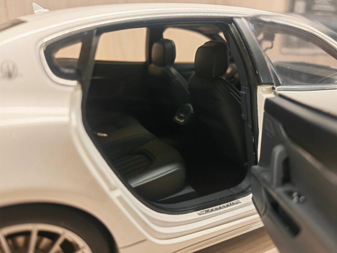 模型里的百万级d级轿车后排_辉腾社区_易车社区