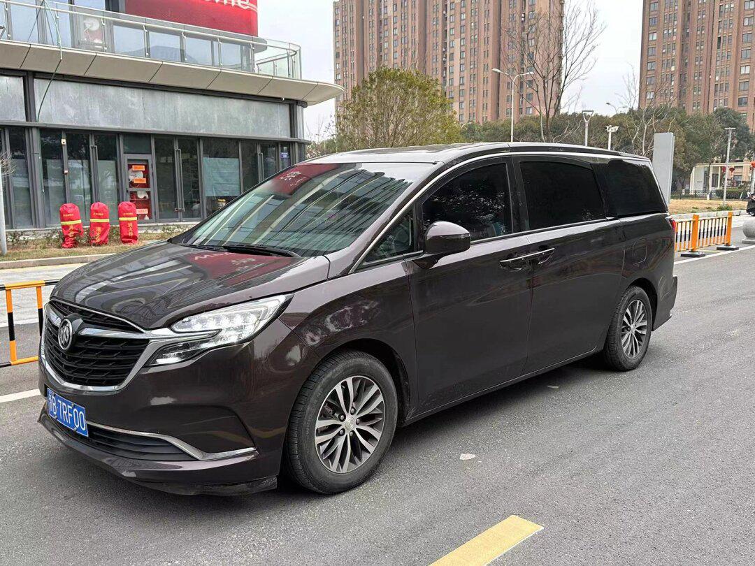 2021年别克gl8 653t 改装十几万 大连屏 艾维亚内饰航空座椅 主副电动