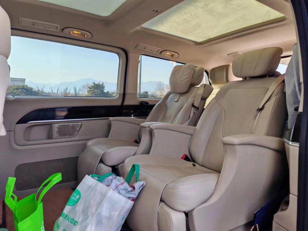 18年7月奔驰v260l,个人一手26万公里,车顶原漆圈漆后盖换了,批发20多