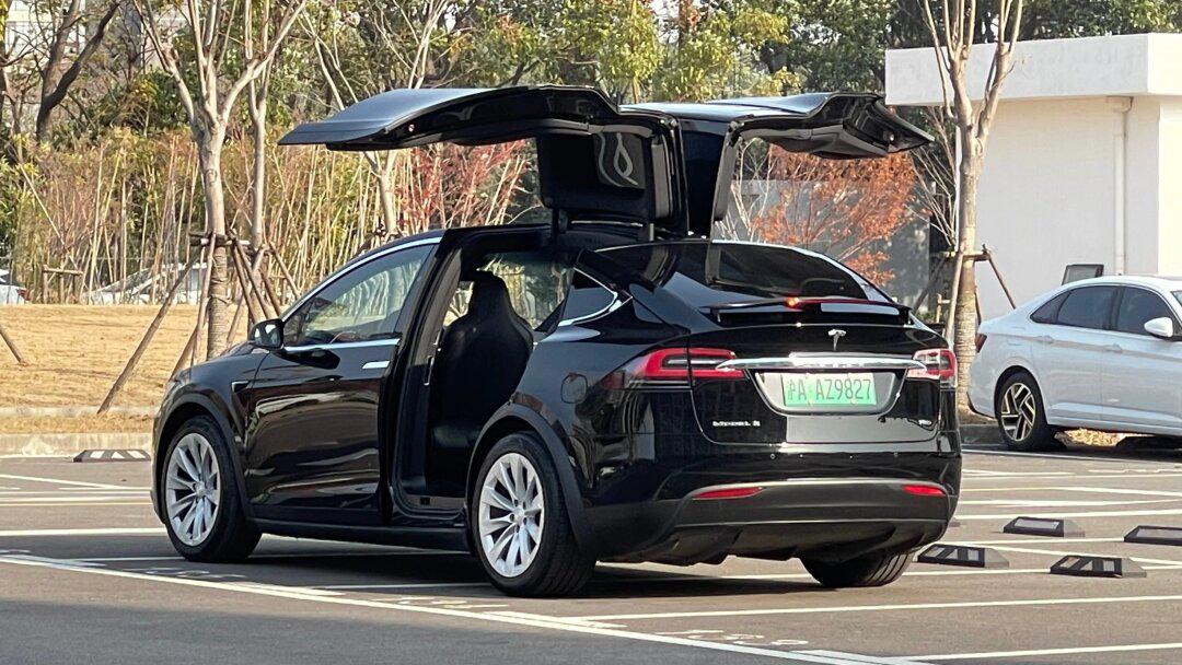 18年model x 75d,6座,无ap,有免费充电,送沪牌,该车有换件,新车_model