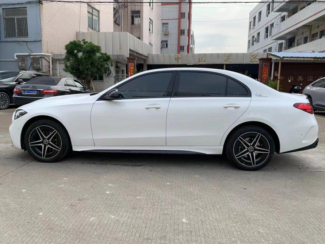 8万 粤c户9724年2月 新款奔驰c260l运动版1.